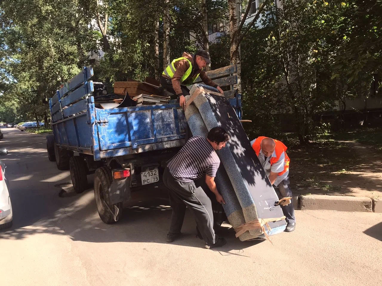 Профессиональный вывоз крупногабаритного мусора в Ахтубинске в октябре