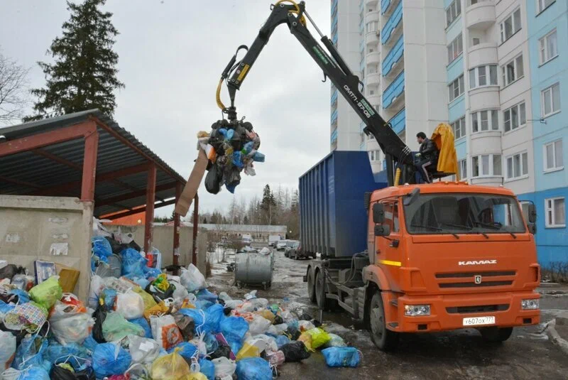 Вывоз бытового мусора в Ахтубинске с погрузкой в октябре