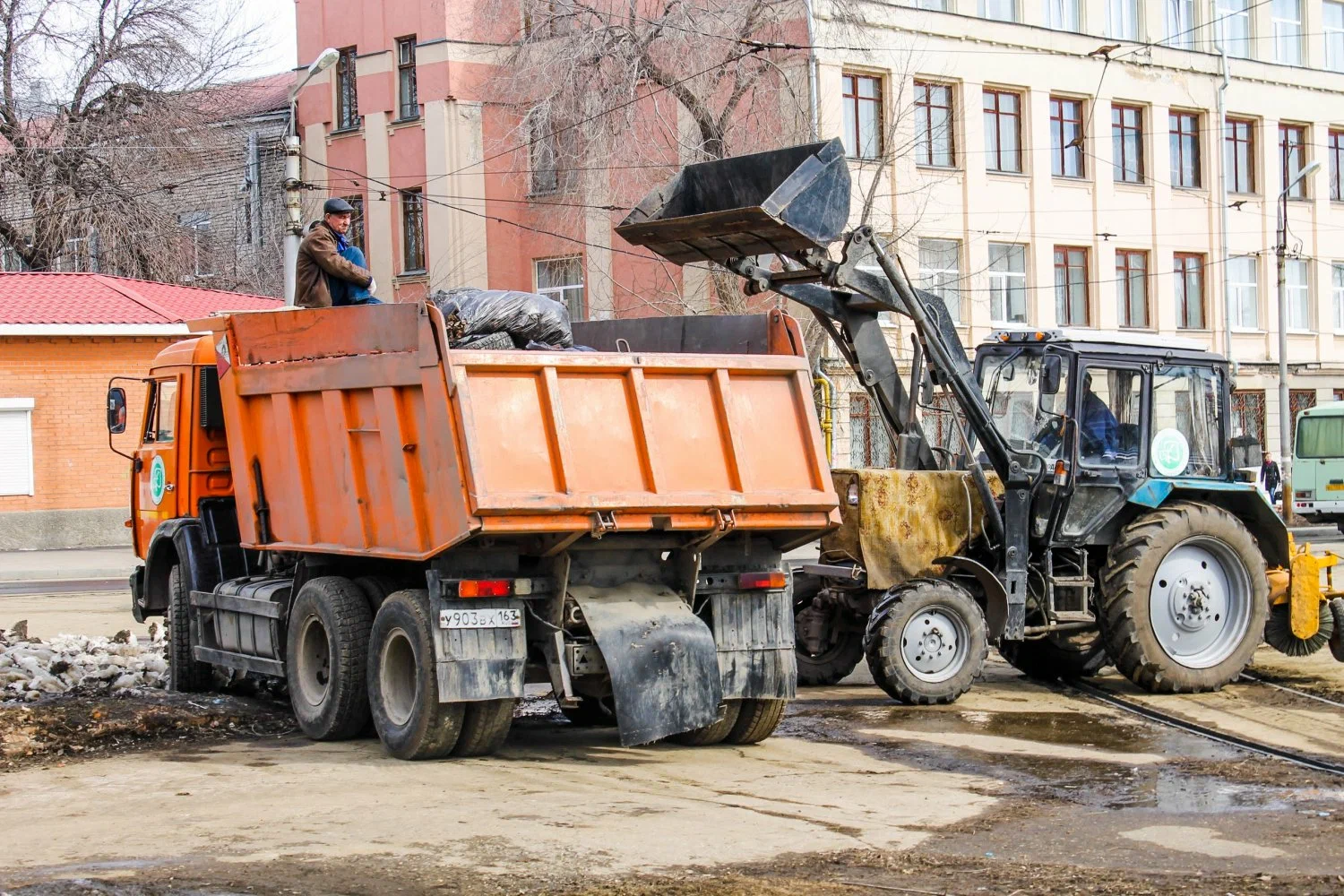 Вывоз мусора Камазом в Ахтубинске – аренда и заказ Камаза 10 тонн от 2433 руб. в ПроМусор