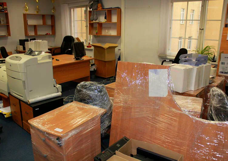Вывоз старой офисной мебели в Ахтубинске в октябре
