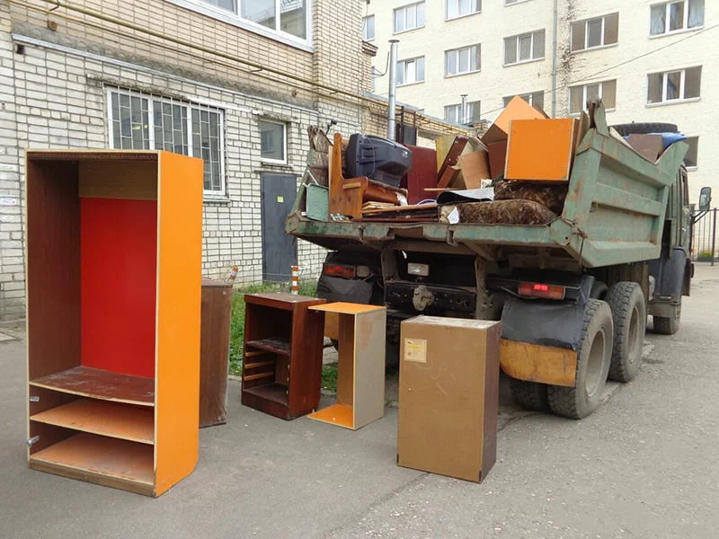 Вывоз шкафа в Ахтубинске от ПроМусор — недорого, демонтаж, утилизация, вывоз из квартиры от 880 руб