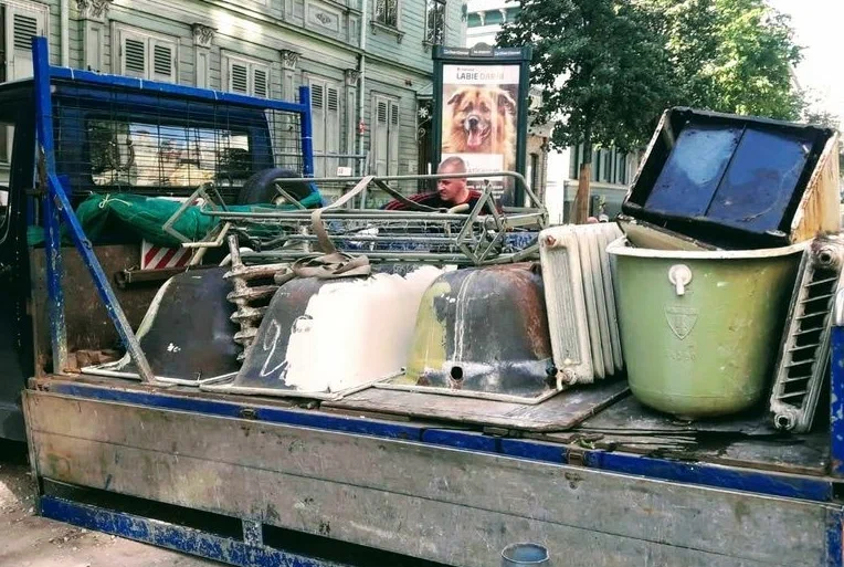 Вывоз старой сантехники в Ахтубинске от ПроМусор: быстро, недорого от 570 руб., утилизация и грузчики