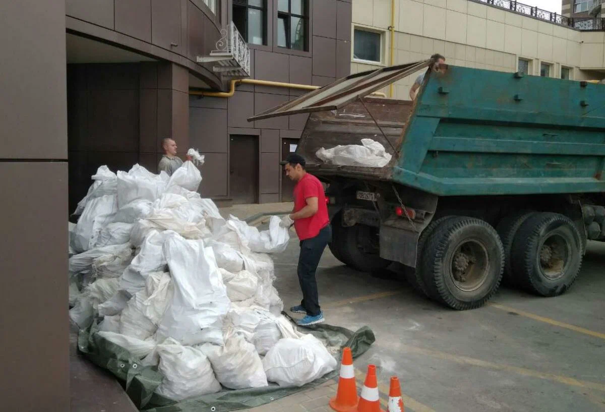 Вывоз мусора из подвала в Ахтубинске от ПроМусор – уборка, разбор завалов и очистка, цены от 2485 руб