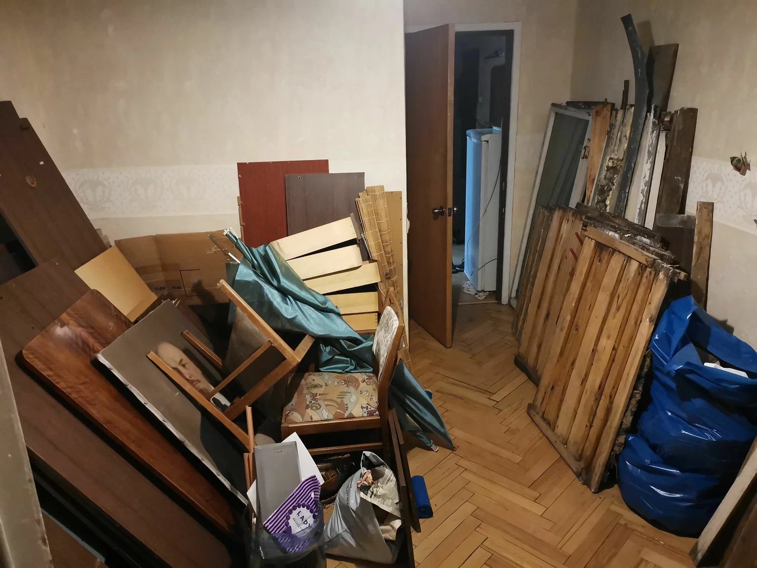 Демонтаж мебели с вывозом и утилизацией в Ахтубинске в октябре